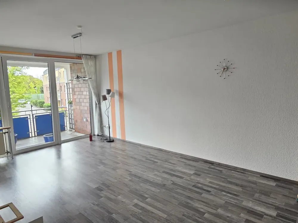 Nachmieter für schicke Wohnung in Alt Wanheim gesucht. Küchenübernahme möglich ( Neuwertig ).