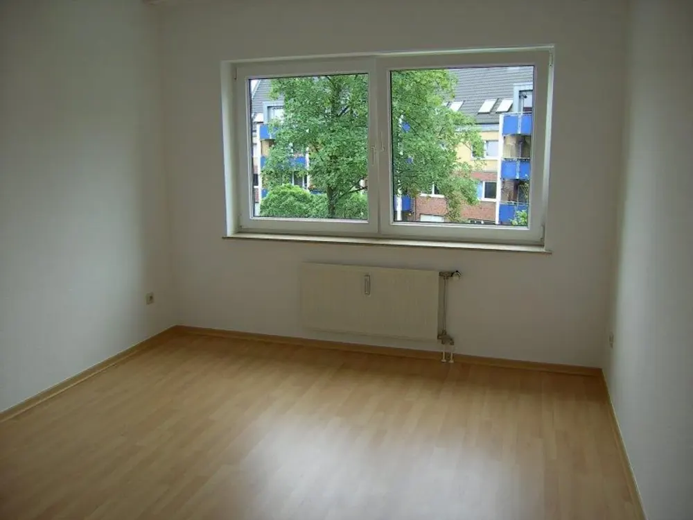 Nachmieter für schicke Wohnung in Alt Wanheim gesucht. Küchenübernahme möglich ( Neuwertig ).