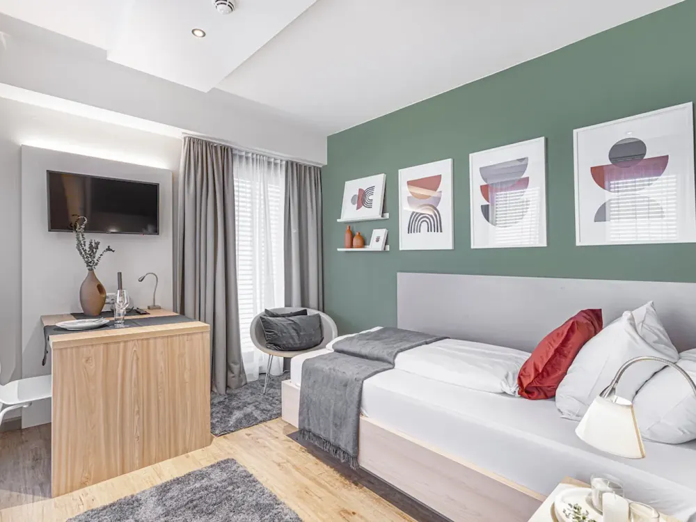 Single Studio + Gym + Concierge