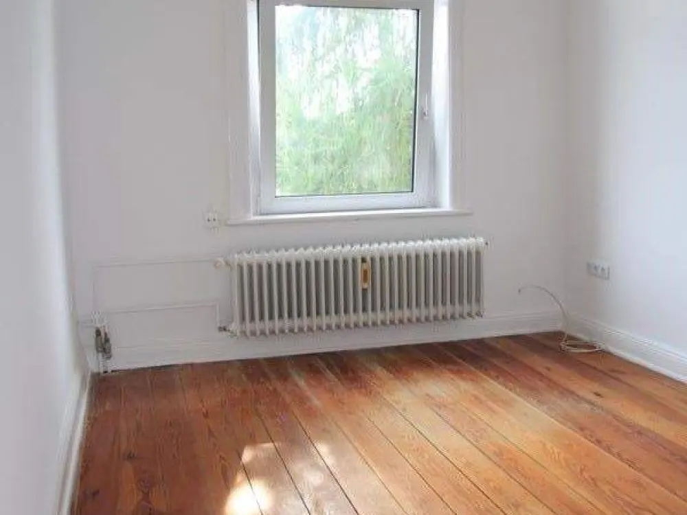 Winterhude: 2-Zi-Altbau mit Balkon, ideal als Wohnbüro, Praxis, Atelier