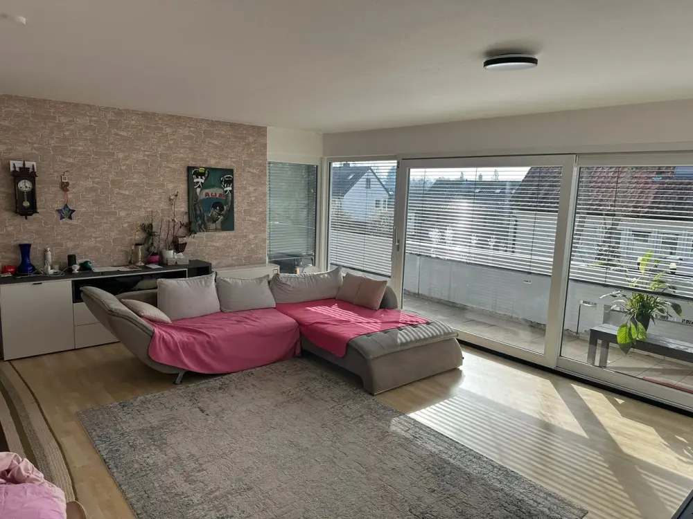 4,5-Zimmer-Wohnung mit 3 Schlafzimmern, Balkon, Keller & Garage in Böblingen