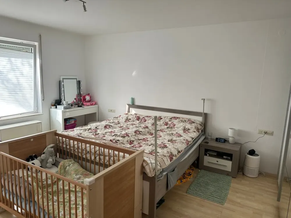 4,5-Zimmer-Wohnung mit 3 Schlafzimmern, Balkon, Keller & Garage in Böblingen