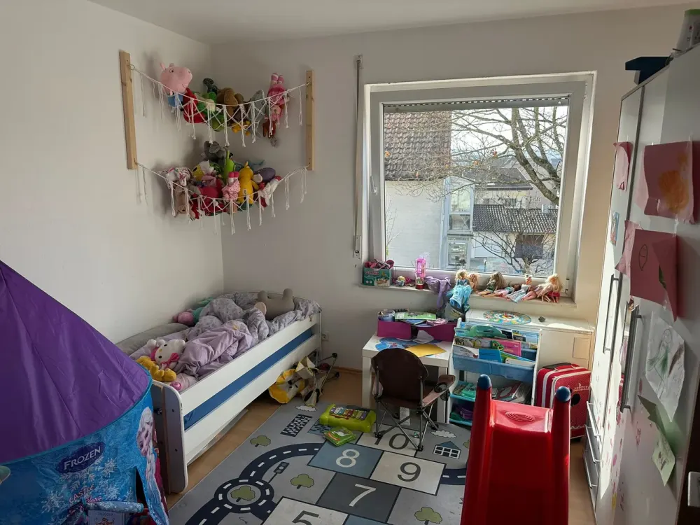 4,5-Zimmer-Wohnung mit 3 Schlafzimmern, Balkon, Keller & Garage in Böblingen