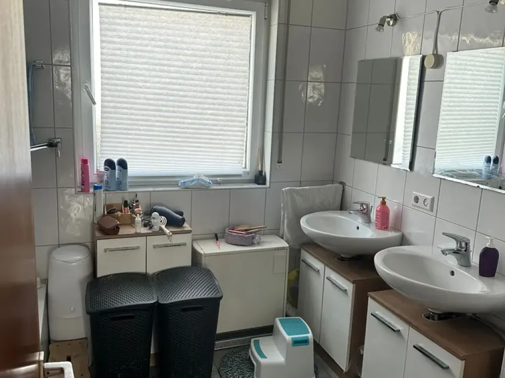 4,5-Zimmer-Wohnung mit 3 Schlafzimmern, Balkon, Keller & Garage in Böblingen
