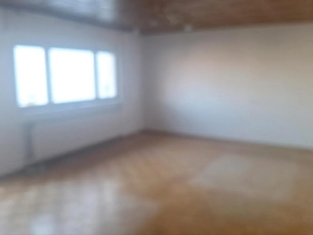 4zimmer OG Wohnung mit Balkon 98qm KM 1050euro zzgl NK