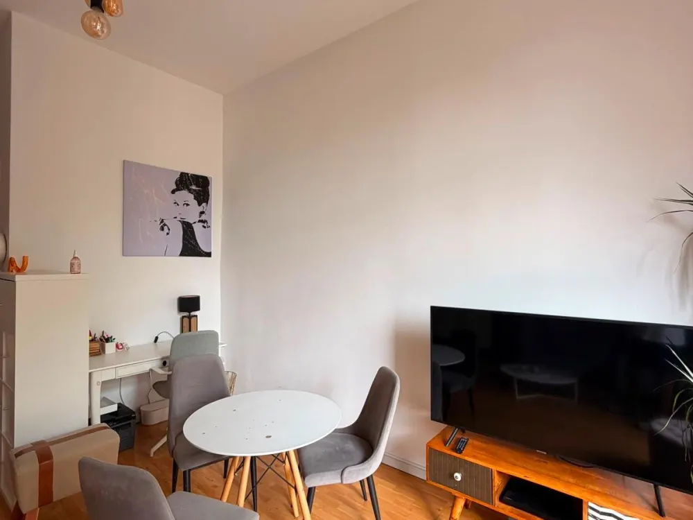Zentrale möbilierte Zweiraumwohnung ab September