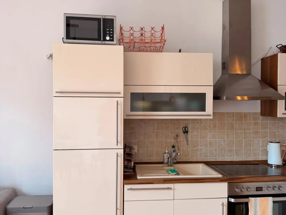 Zentrale möbilierte Zweiraumwohnung ab September