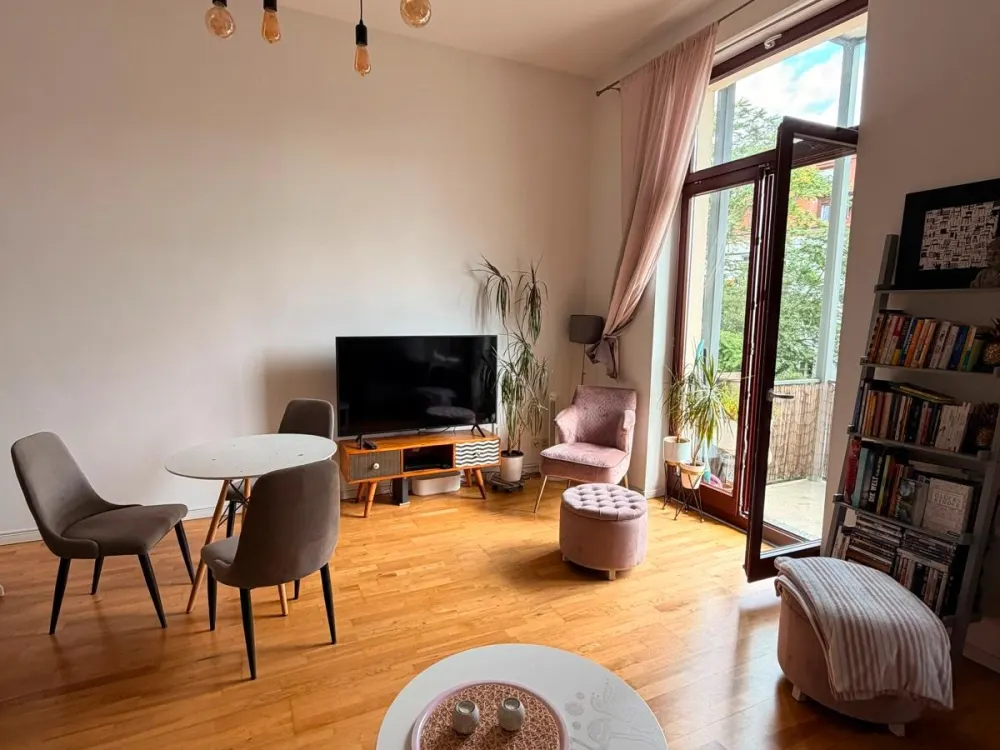 Zentrale möbilierte Zweiraumwohnung ab September