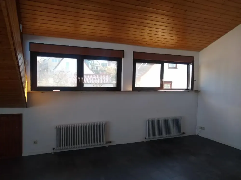 Modernes Wohnen: 2,5-Zimmer-Dachgeschosswohnung in Fellbach
