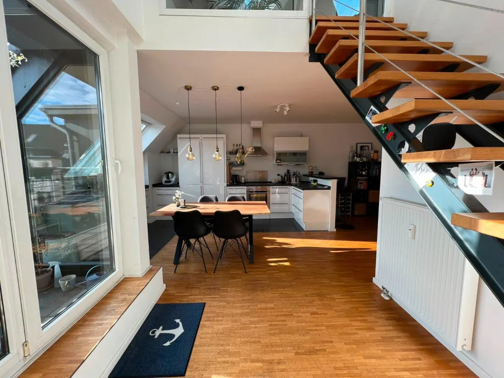 Helle Maisonettewohnung mit Balkon in Hamburg-Eimsbüttel
