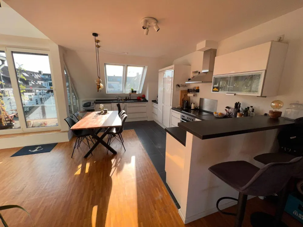 Helle Maisonettewohnung mit Balkon in Hamburg-Eimsbüttel