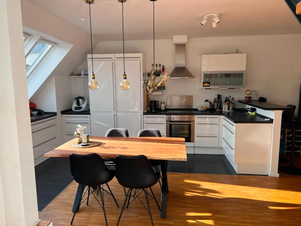 Helle Maisonettewohnung mit Balkon in Hamburg-Eimsbüttel