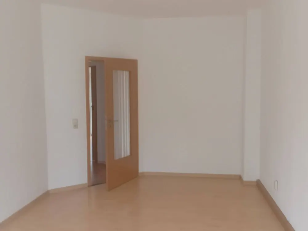 Spacious Large Shared Apartment Room Near University