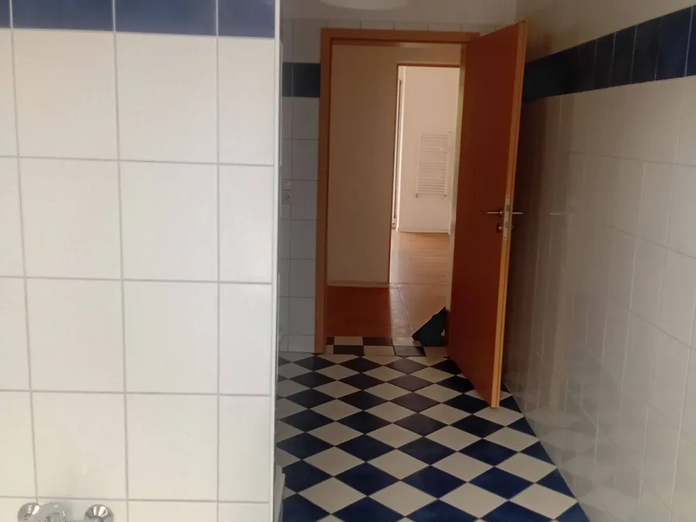 Spacious Large Shared Apartment Room Near University