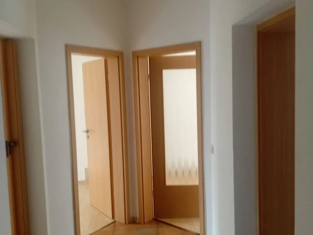 Spacious Large Shared Apartment Room Near University