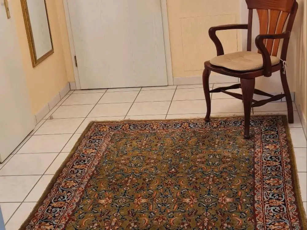 Bright 2-Room Apartment Central Location
