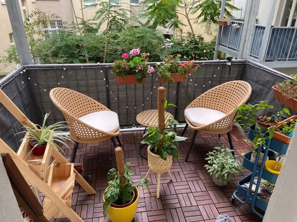 Helle, möblierte 2-Zimmer-Wohnung mit Balkon im Samariterkiez (Befristete Miete)