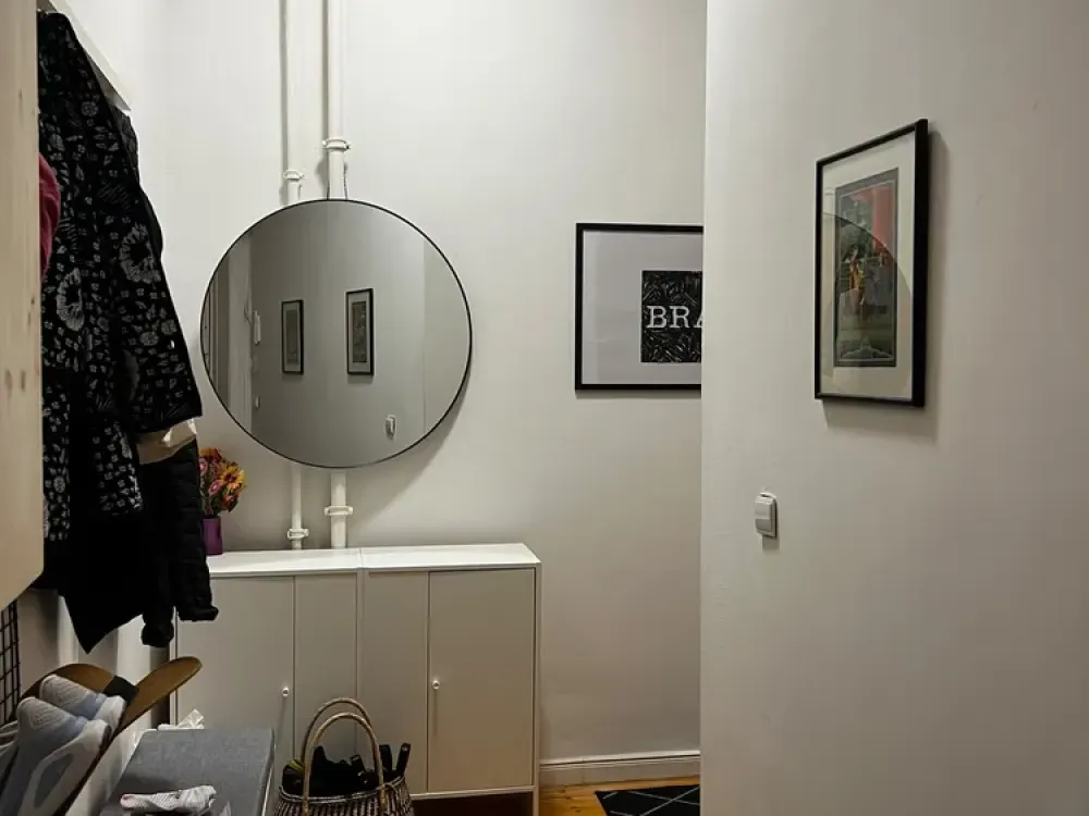 Helle, möblierte 2-Zimmer-Wohnung mit Balkon im Samariterkiez (Befristete Miete)