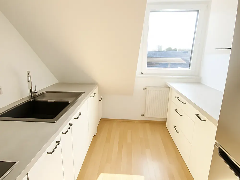 MÖBLIERT und über den Dächern von Düsseldorf: 3 Zimmer in Friedrichstadt