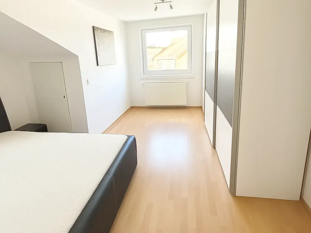 MÖBLIERT und über den Dächern von Düsseldorf: 3 Zimmer in Friedrichstadt