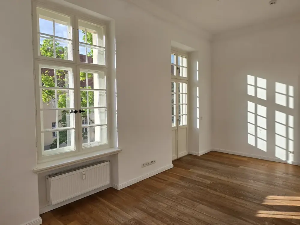 BIS 2032//Helle 4‑Zi.‑Whg im Ludwig‑Hoffmann‑Quartier, modernisiert, ruhig, mit Balkon & Stellplatz