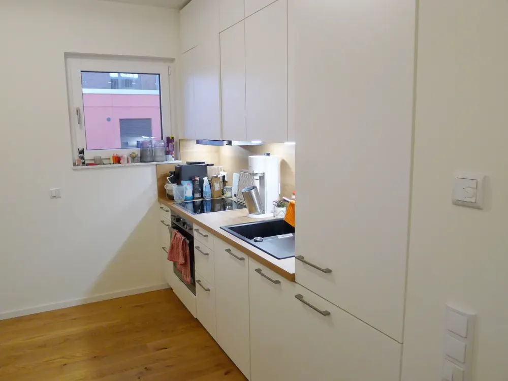 Elegante Wohlfühlwohnung mit Top-Ausstattung in Spreelage: mit EBK + Kfz-Stellplatz/Wallbox!