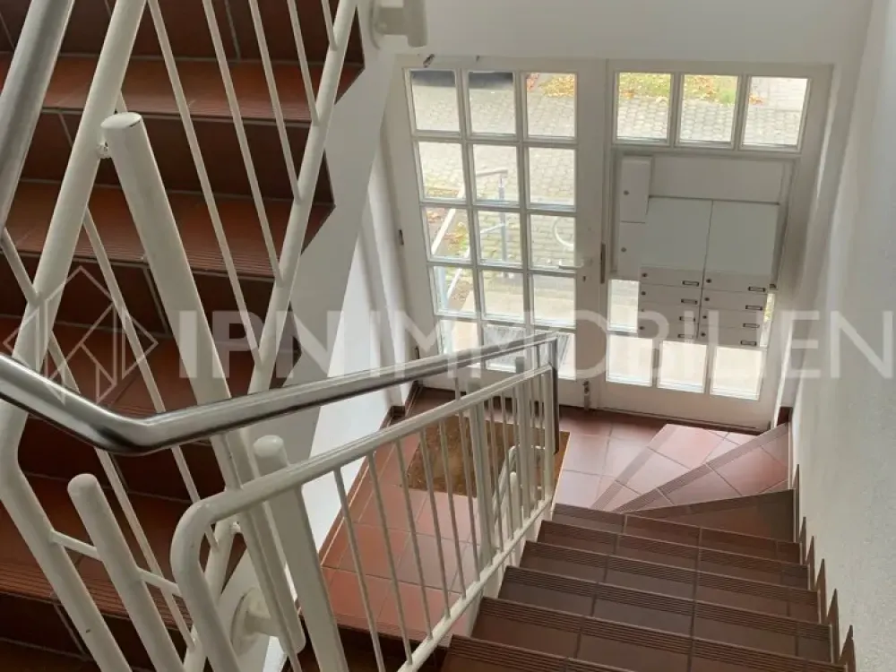 Great 3-Room Apartment on the 1st Floor with West Balcony and Full Bathroom in the "Weißen Viertel"