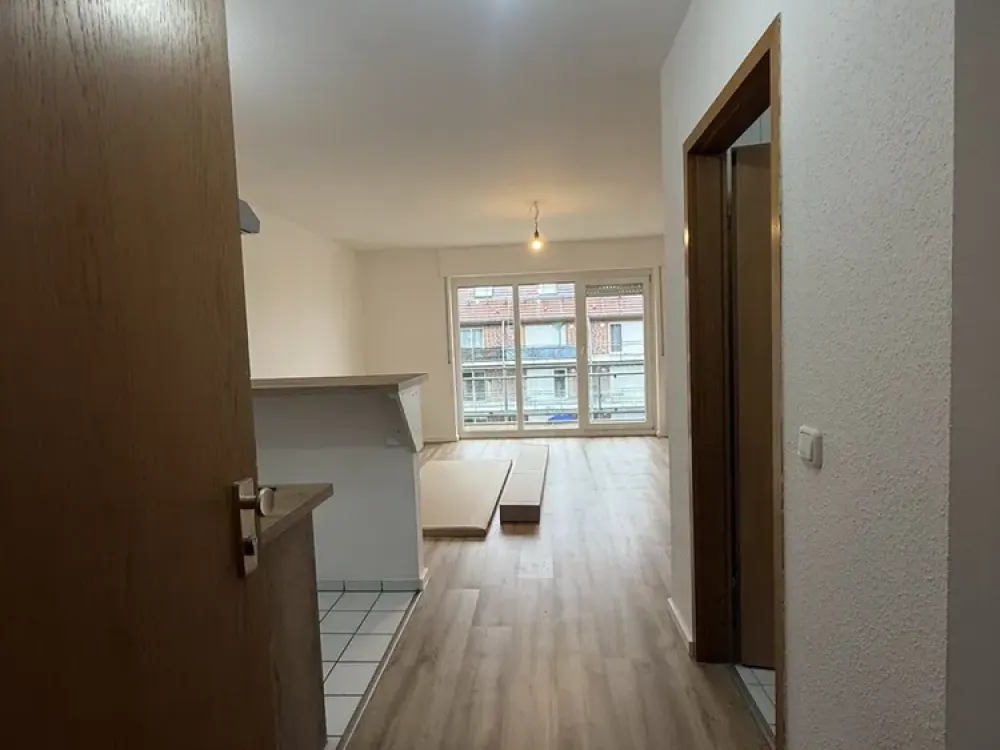 Attractive 2-Room Maisonette Apartment with Kitchenette, Balcony and Parking Space