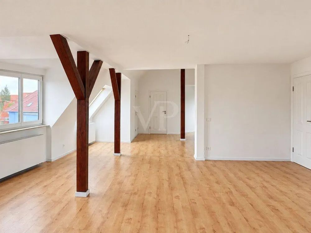 Erstbezug nach Sanierung: 2-Zimmer-Dachgeschosswohnung mit Loggia in Daberstedt!