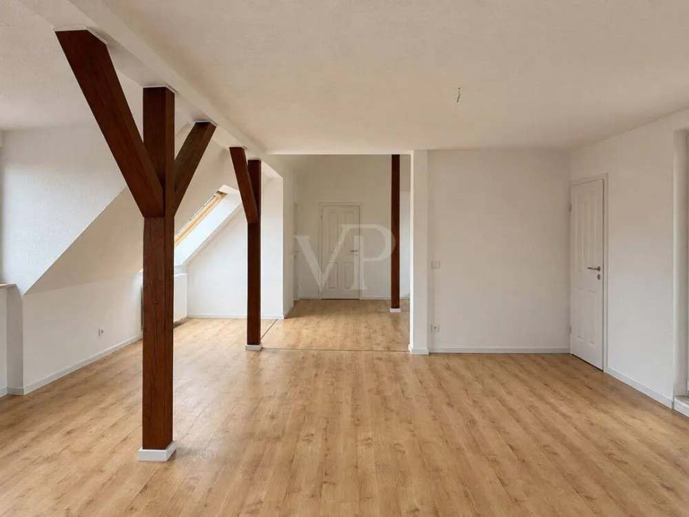 Erstbezug nach Sanierung: 2-Zimmer-Dachgeschosswohnung mit Loggia in Daberstedt!