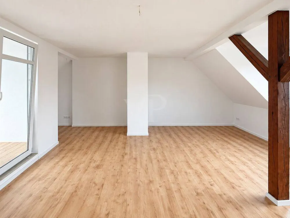 Erstbezug nach Sanierung: 2-Zimmer-Dachgeschosswohnung mit Loggia in Daberstedt!