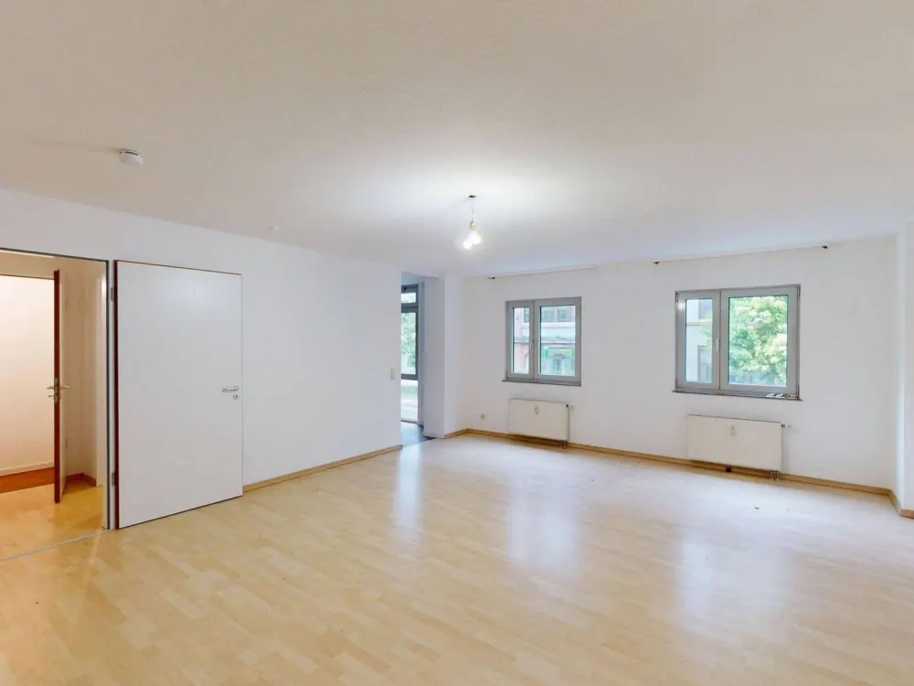** Großzügige 1-Zimmer-Wohnung mit EBK in Frankfurt-Rödelheim **