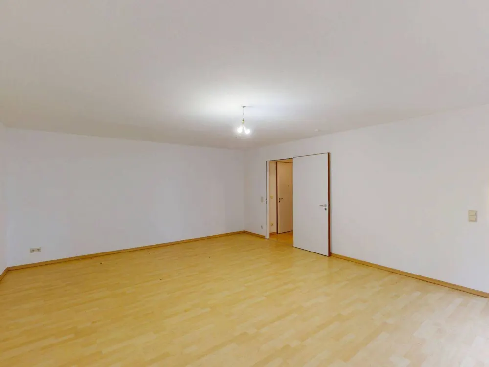 ** Großzügige 1-Zimmer-Wohnung mit EBK in Frankfurt-Rödelheim **