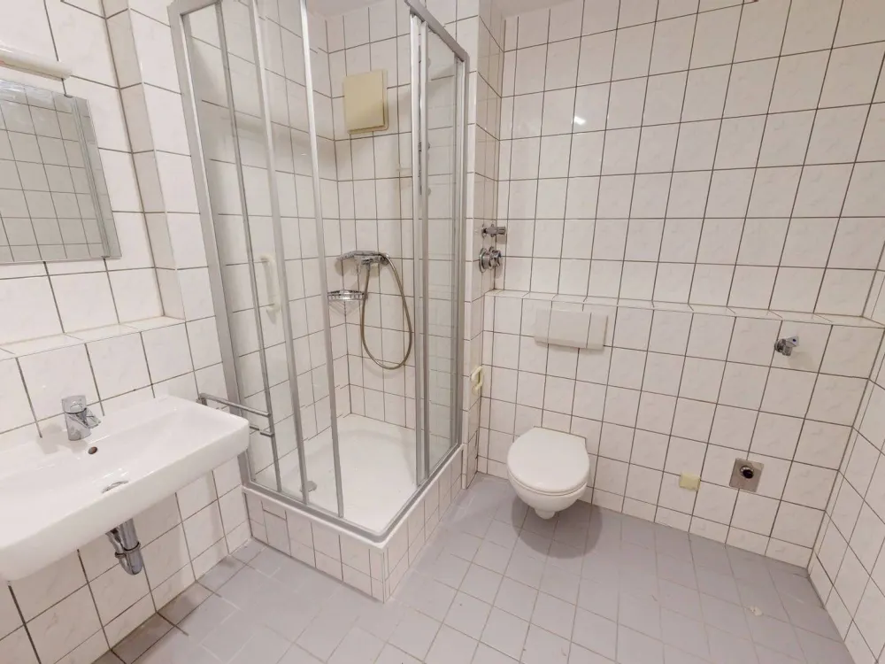 ** Großzügige 1-Zimmer-Wohnung mit EBK in Frankfurt-Rödelheim **
