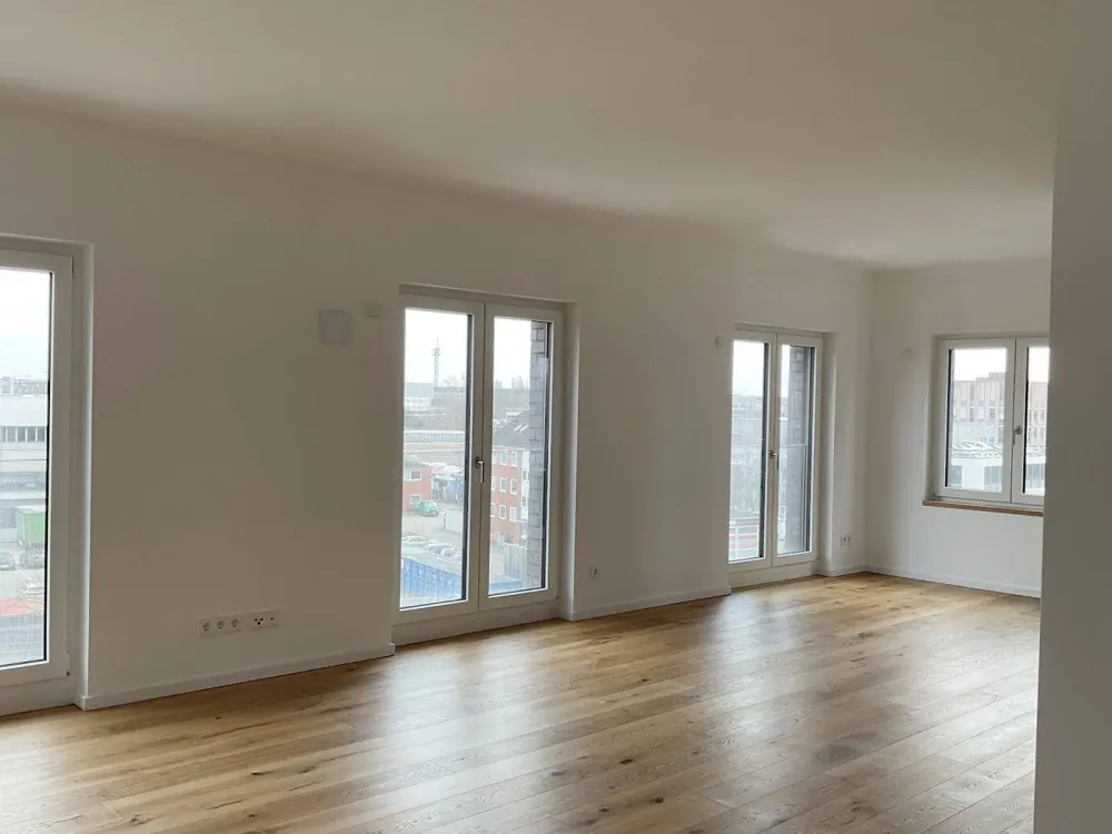 Zum Wohlfühlen! Viel Platz & Komfort & Einbauküche, neue Ausstattung! 3 Zimmer + Loggia, Gäste-WC