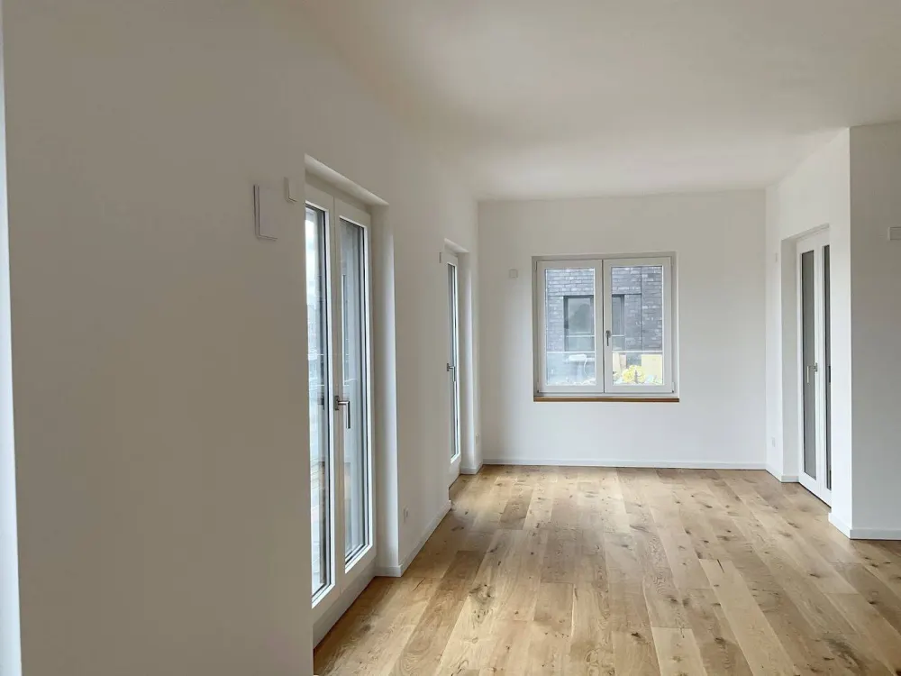 Zum Wohlfühlen! Viel Platz & Komfort & Einbauküche, neue Ausstattung! 3 Zimmer + Loggia, Gäste-WC