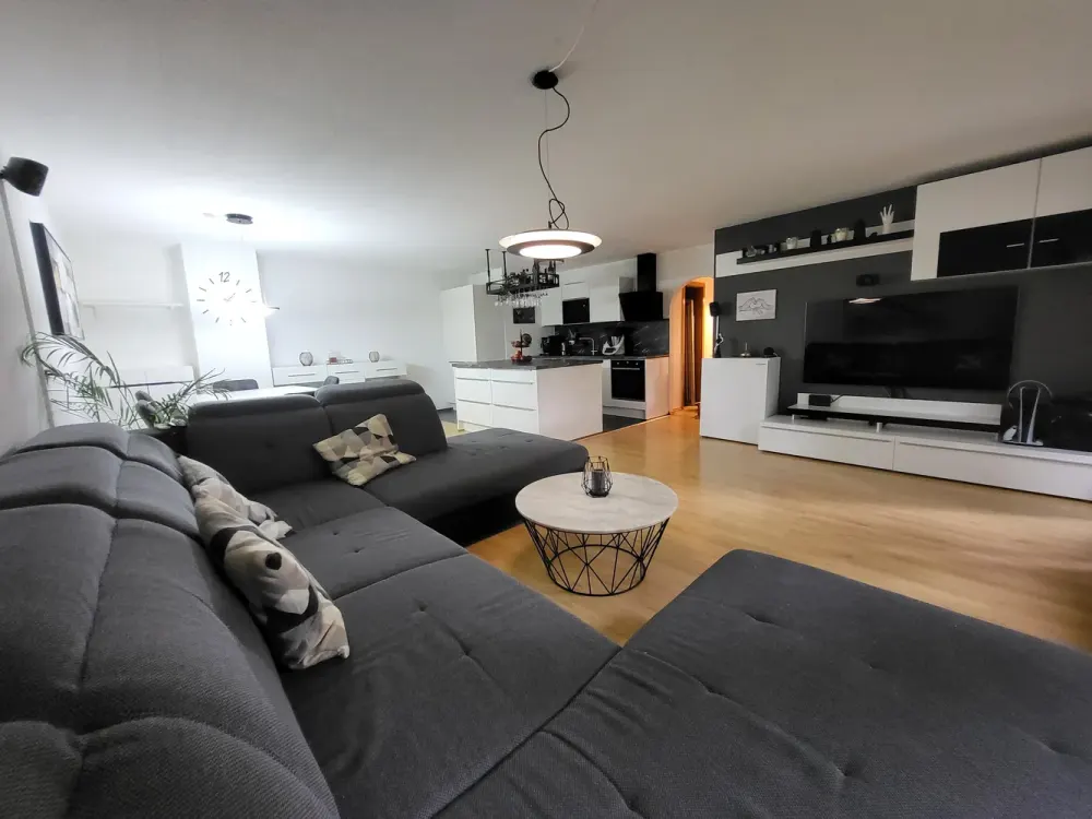 Schöne 3,5 Zimmerwohnung im EG mit Garten
