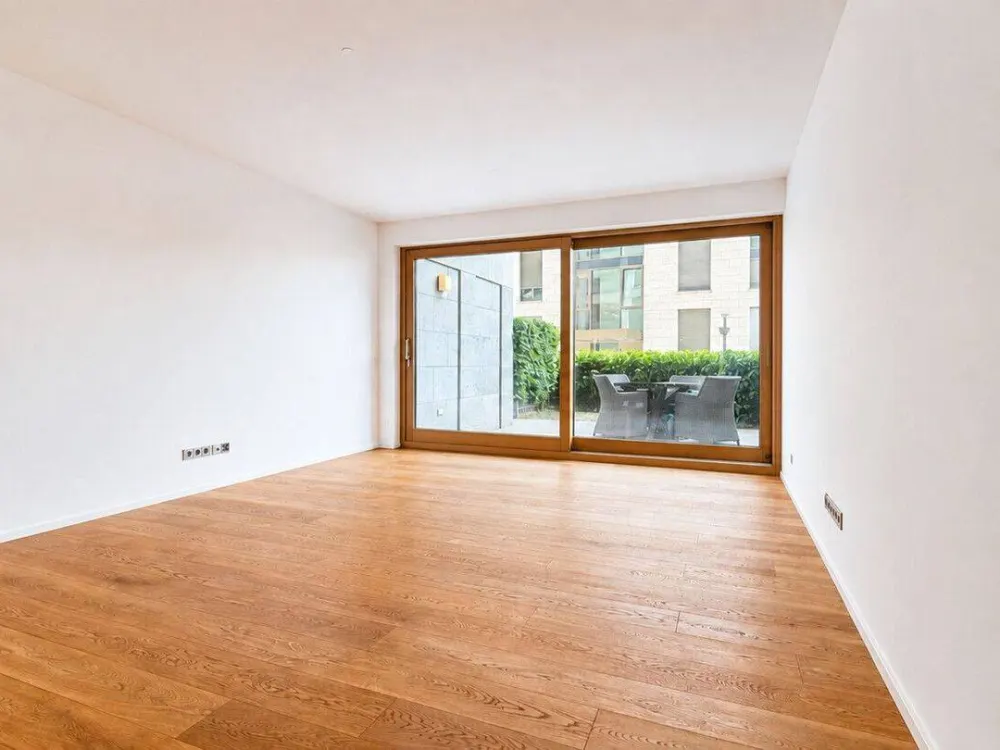Hochwertig ausgestattete Maisonette mit Loggia und Garten