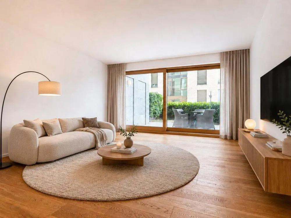 Hochwertig ausgestattete Maisonette mit Loggia und Garten