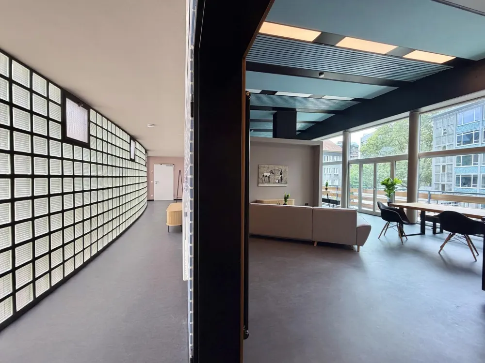 Einzigartiges Wohnerlebnis! Vollmöbliertes Loft im ehemaligen Hörsaal | Hövel Suites