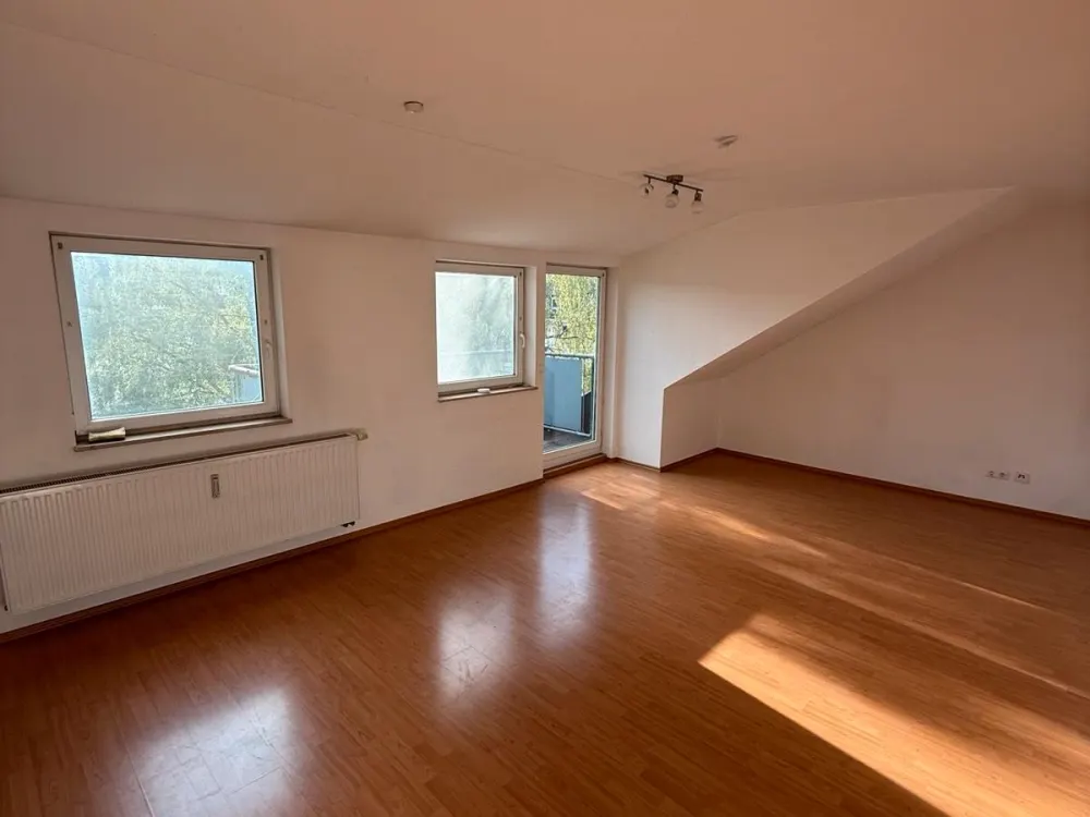 Attraktive 2 Zimmer Wohnung mit Balkon und Blick ins Grüne