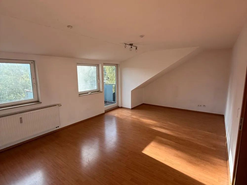 Attraktive 2 Zimmer Wohnung mit Balkon und Blick ins Grüne