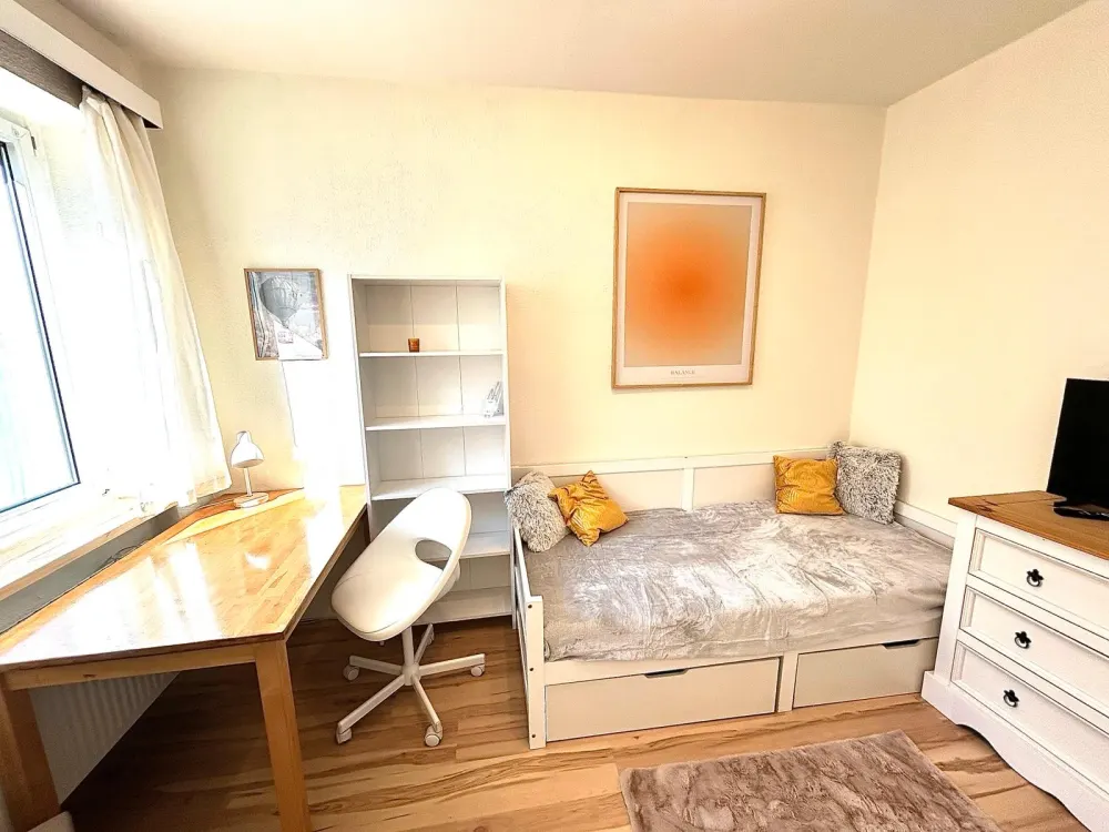Vollmöbliertes 1-Zimmer-Apartment in Striesener Villa, Nahe Groß