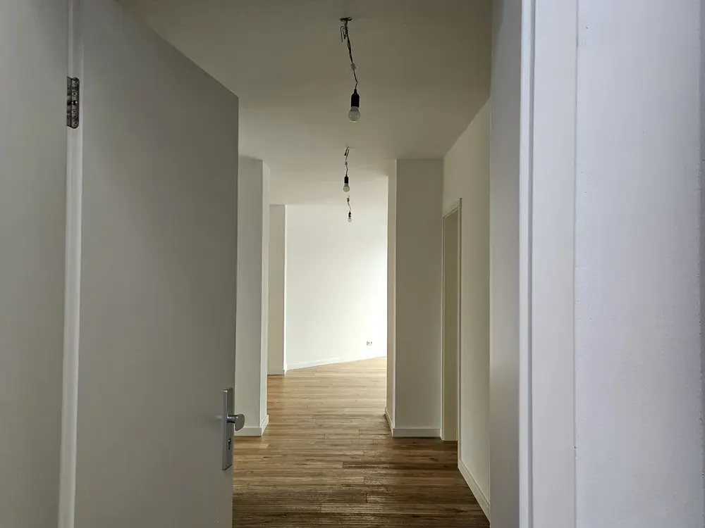 Große, helle 4 Zimmer Wohnung mit offenem Wohnbereich - Neu ausgebaut
