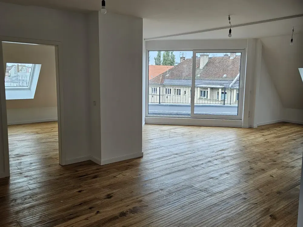 Große, helle 4 Zimmer Wohnung mit offenem Wohnbereich - Neu ausgebaut