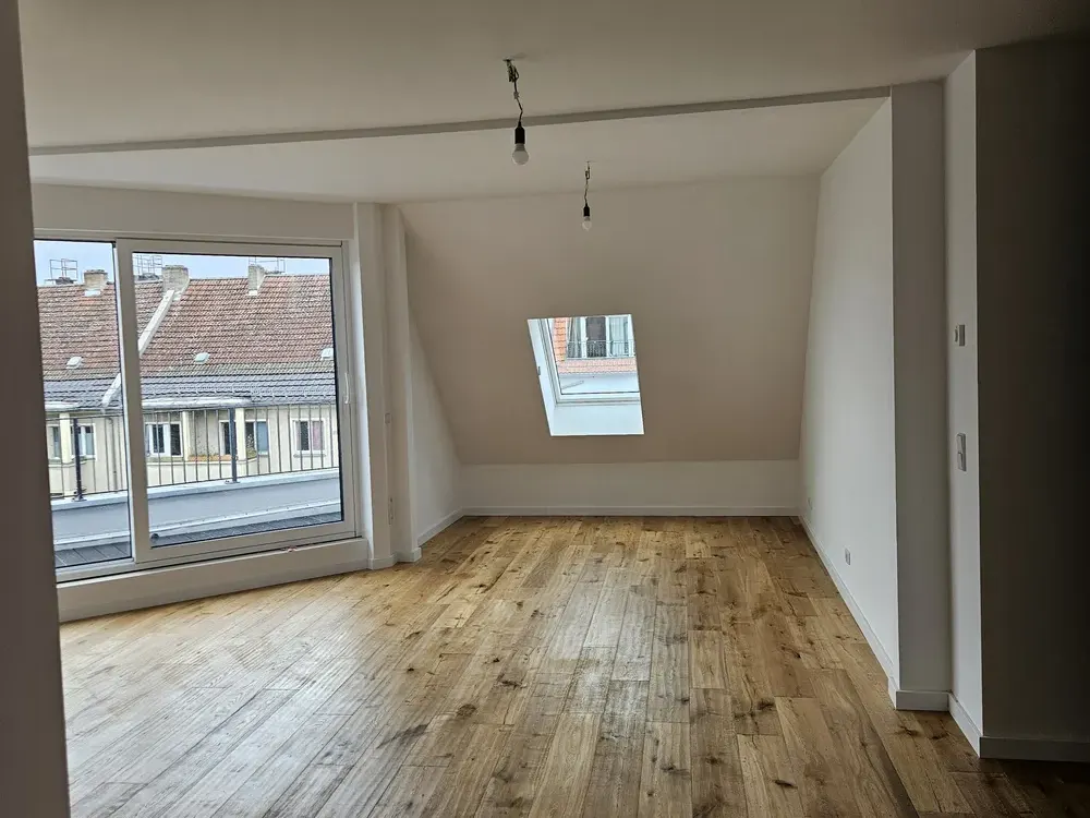 Große, helle 4 Zimmer Wohnung mit offenem Wohnbereich - Neu ausgebaut