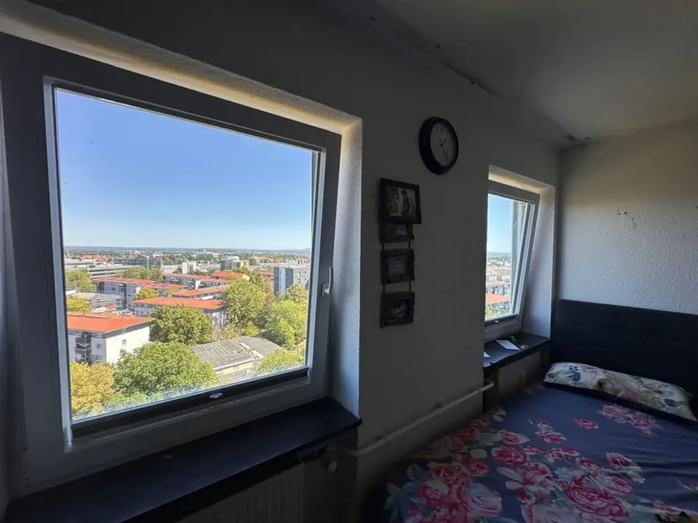 Helle 3-Zimmer-Wohnung im 10. OG mit Panoramablick über Fürth, möbliert