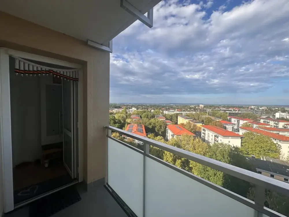 Helle 3-Zimmer-Wohnung im 10. OG mit Panoramablick über Fürth, möbliert