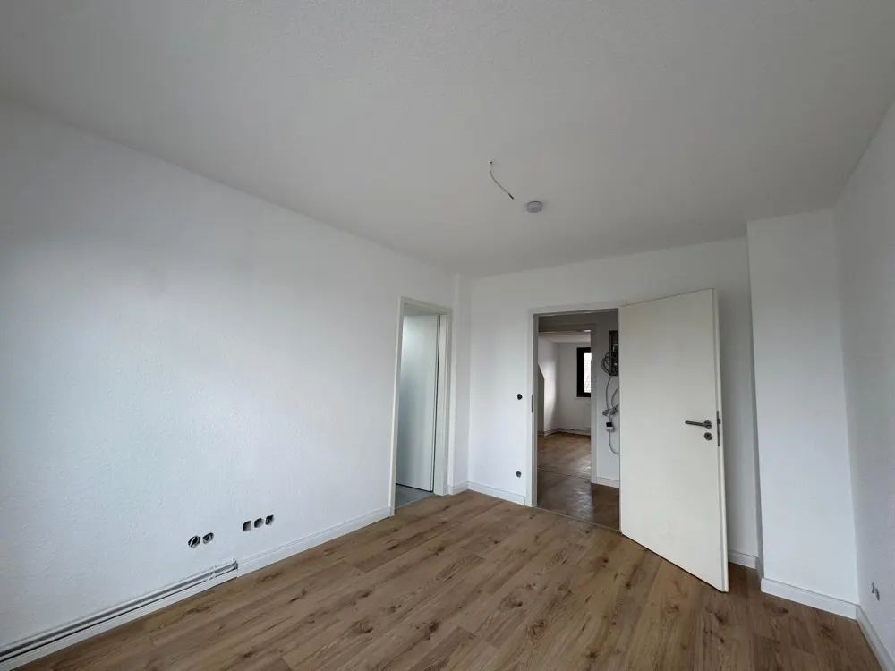Wie neu: Erstbezug nach Sanierung - 2-Zimmer mit Balkon & EBK