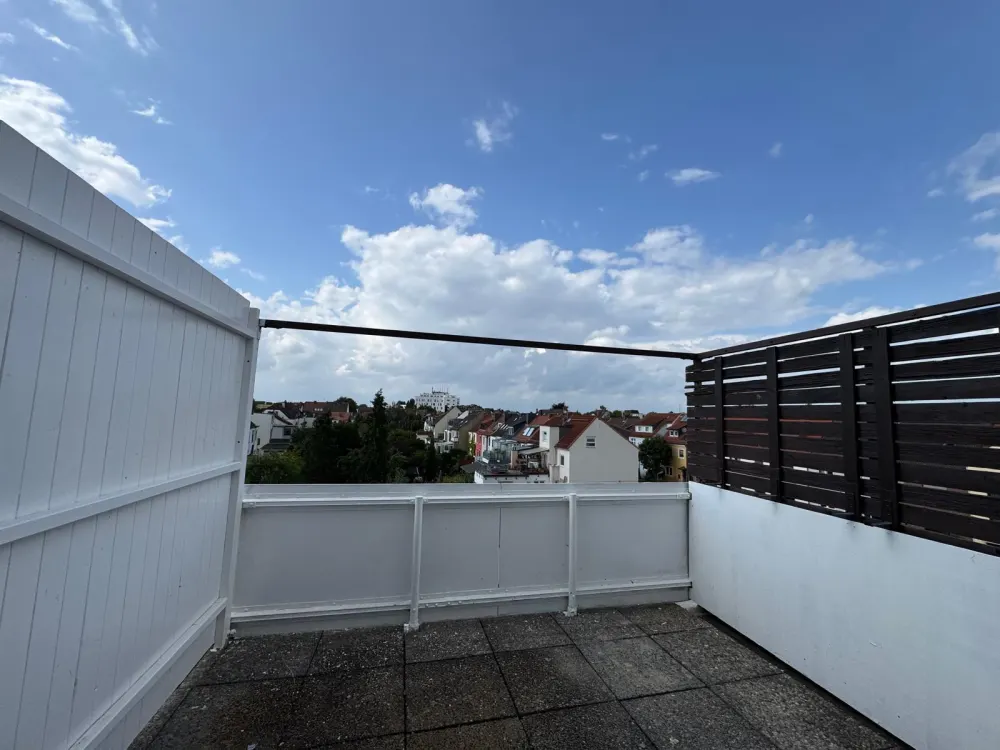 Wie neu: Erstbezug nach Sanierung - 2-Zimmer mit Balkon & EBK